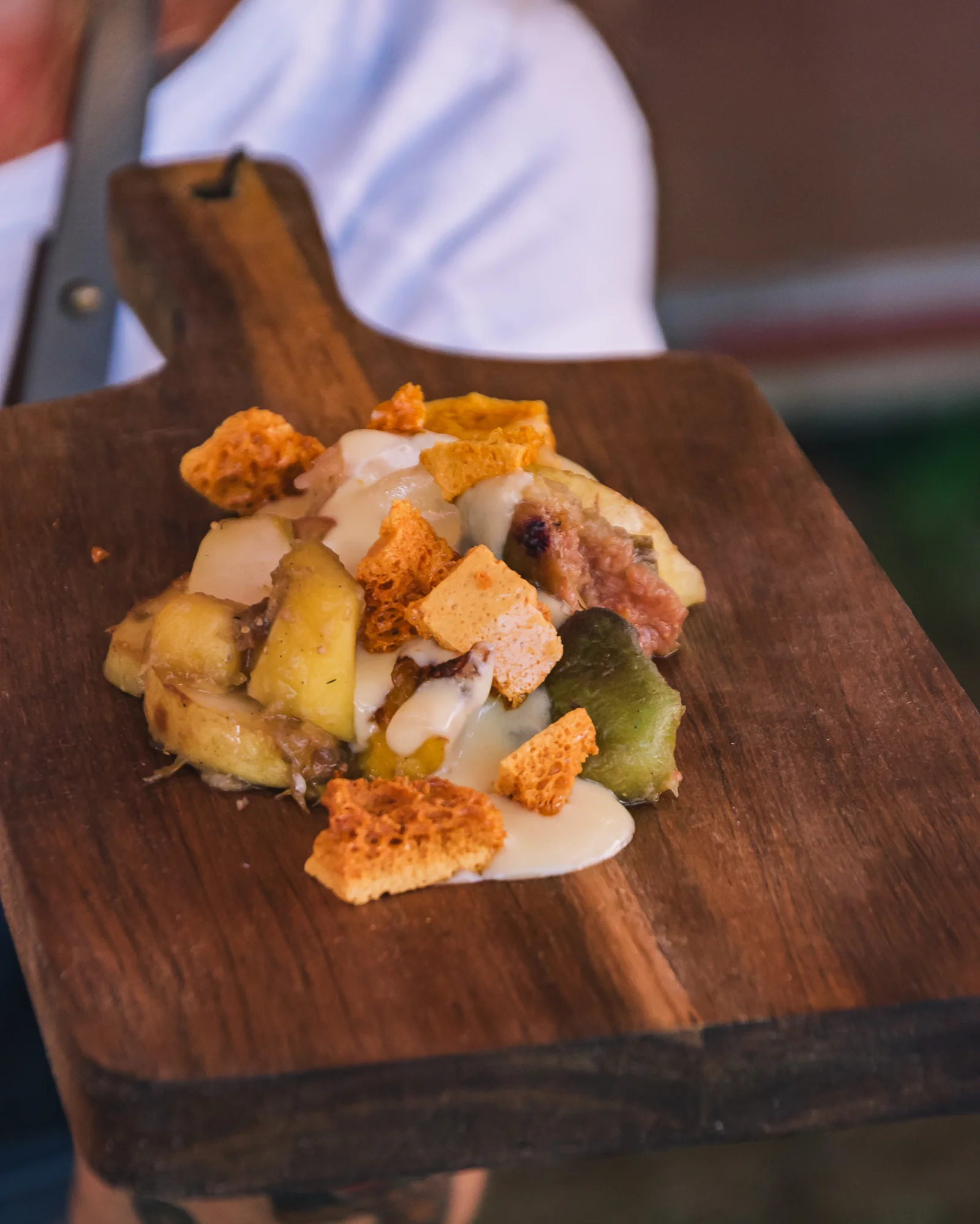 Frutas assadas com anglaise de amêndoas e honeycomb