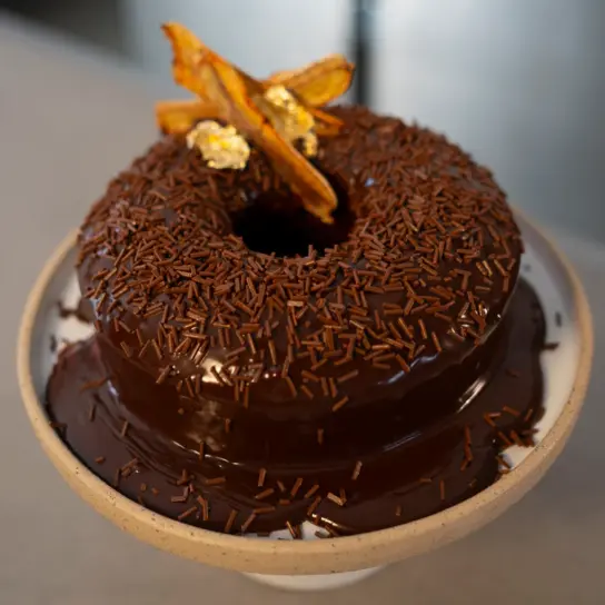 Bolo de banana caramelizada