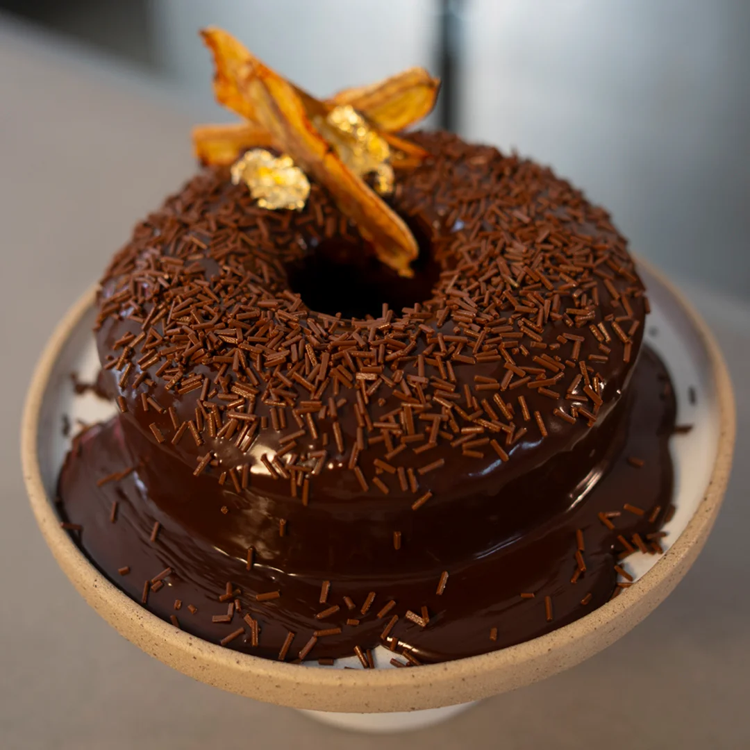 Bolo de banana caramelizada