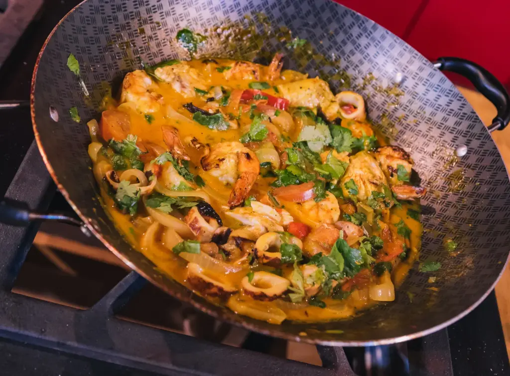 Moqueca bahiense de frutos do mar