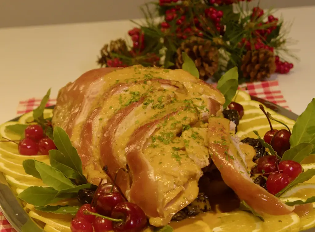 Pernil Suíno Assado com Molho de Cerejas e Laranja