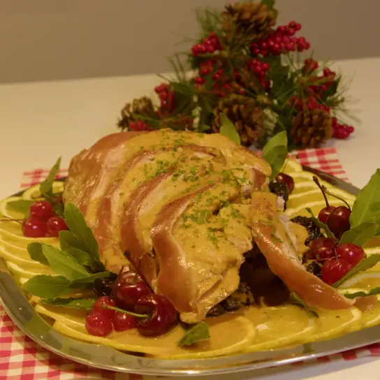 Pernil Suíno Assado com Molho de Cerejas e Laranja